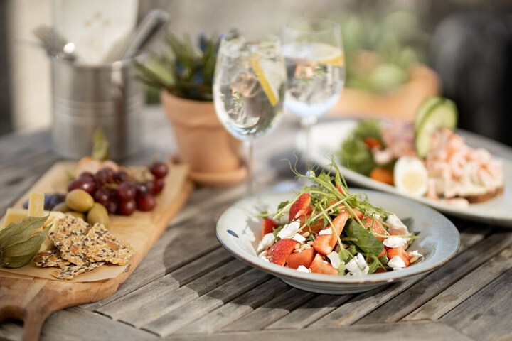 Dining 35 of 60