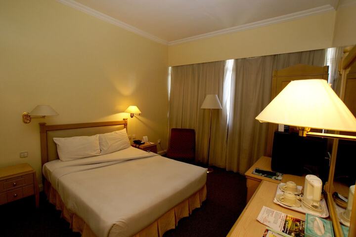 Room 2 of 6