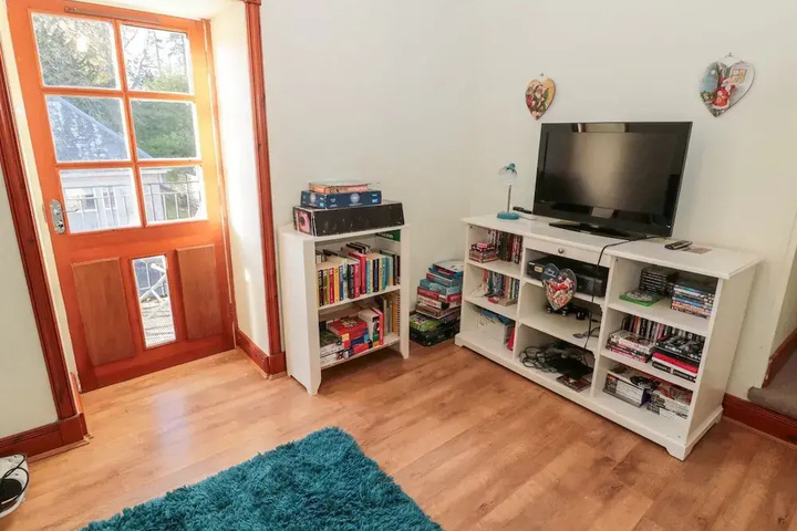 Room 5 of 18
