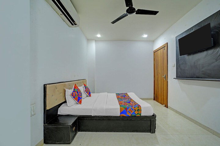 Room 14 of 28