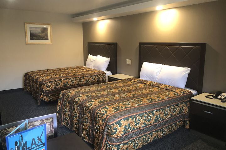 2 Queen Beds (5 of 9)
