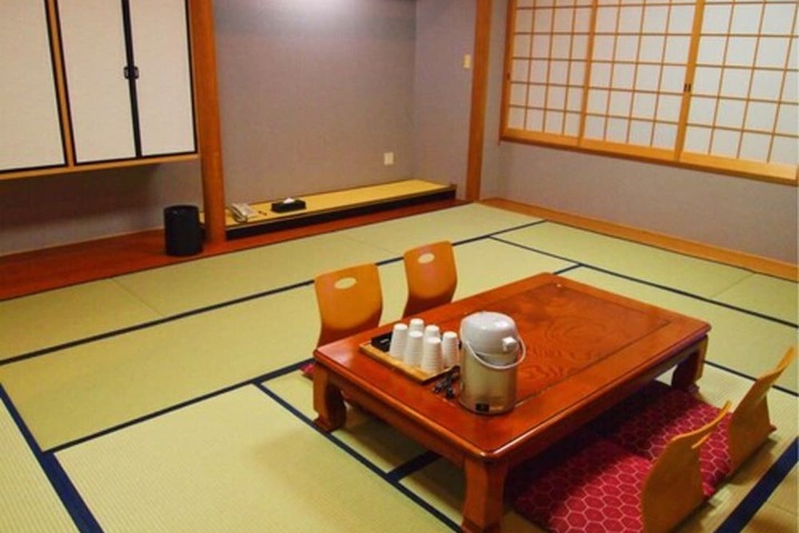 Room 13 of 173