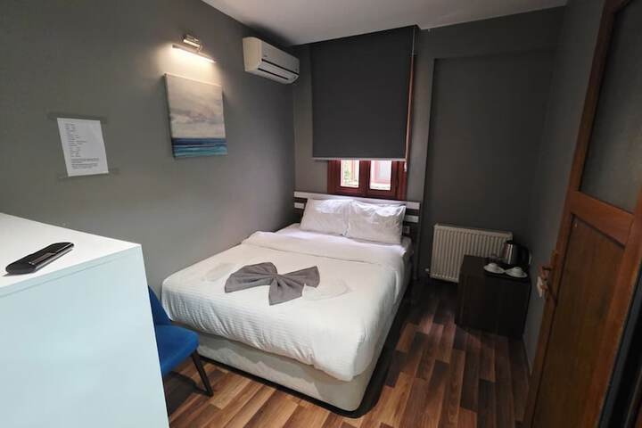Room 10 of 34