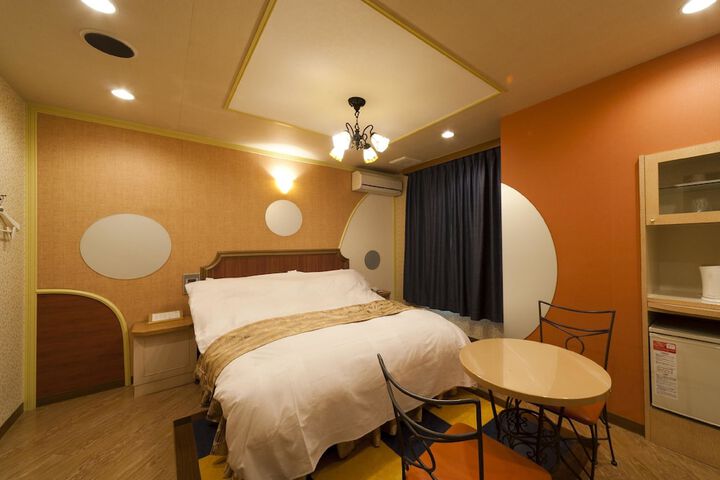 Room 4 of 25