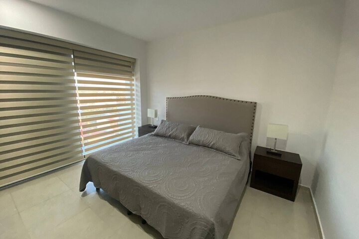 Room 3 of 9
