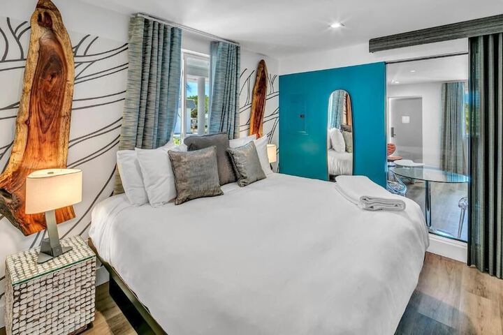 Room 4 of 227