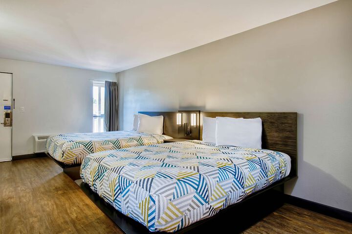 2 Queen Beds (1 of 7)