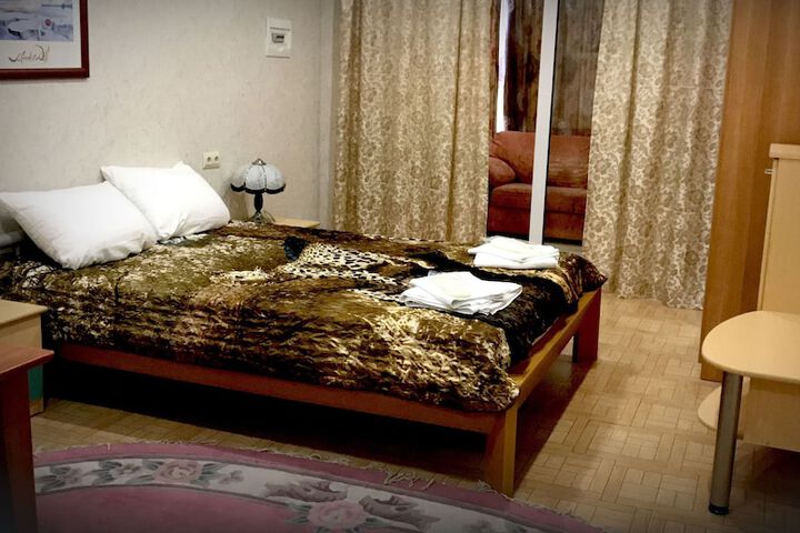 Room 4 of 51