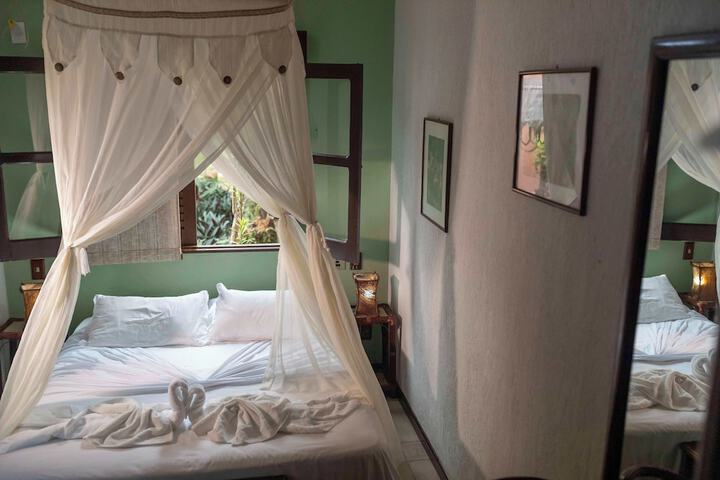 Room 16 of 103