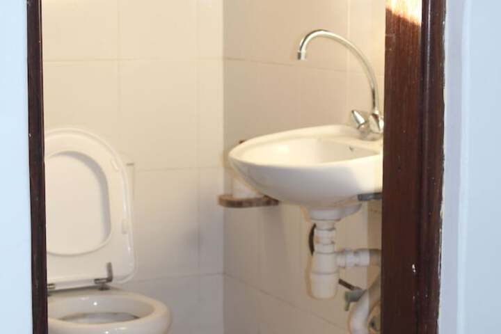 Room 12 of 18