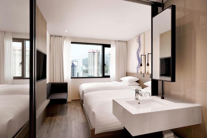 Room 5 of 23