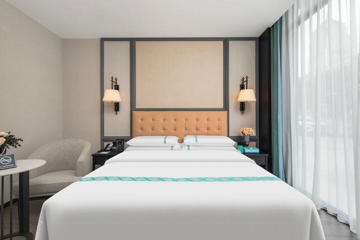 Room 9 of 25
