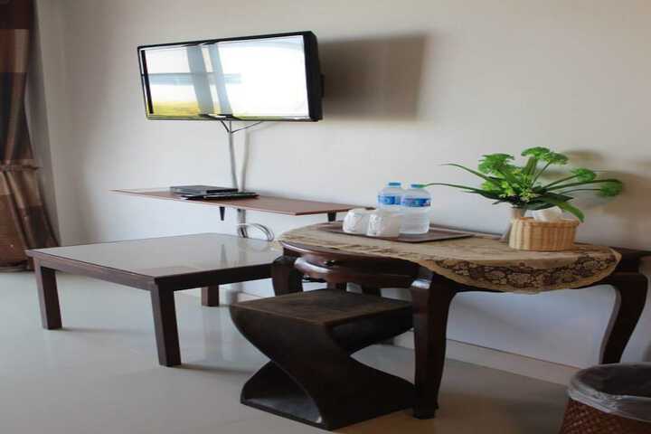 Room 13 of 32