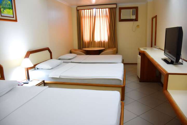 Room 13 of 32