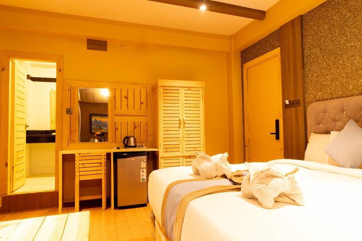 Room 6 of 93