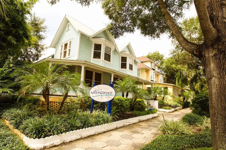 Photo of Watergarden Inn at the Bay