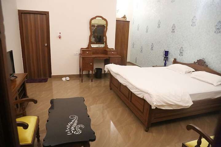 Room 18 of 61