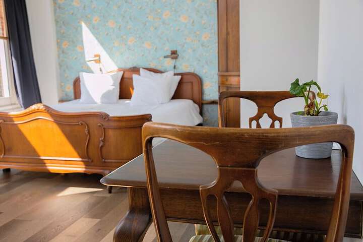 Room 6 of 19