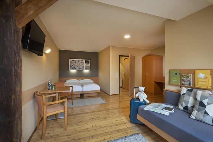 Room 12 of 34