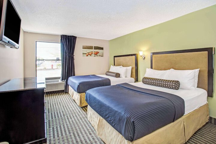 Double Accessible King Size Bed (2 of 5)