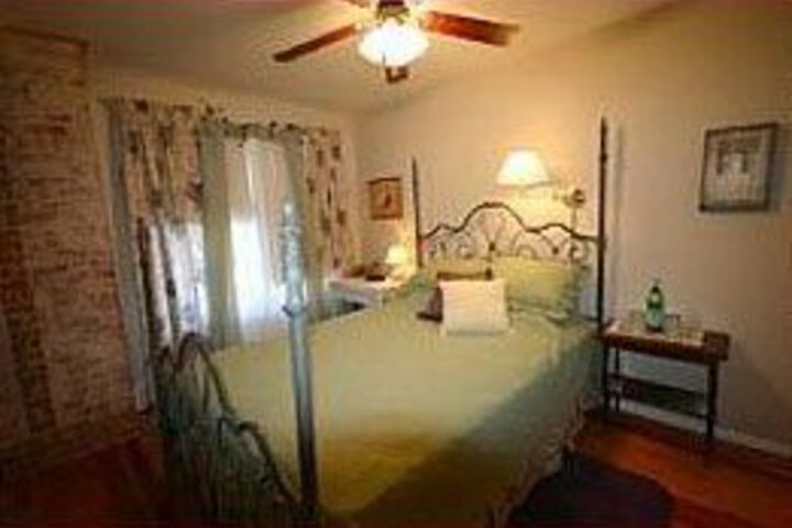 Room 38 of 143