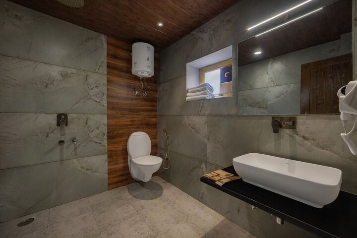 Room 15 of 28