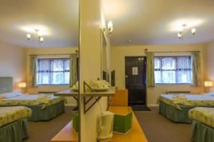 Room 11 of 28