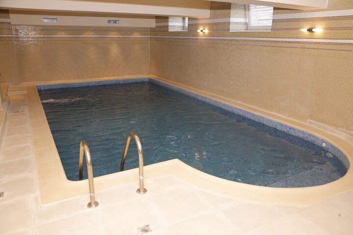 Pool 5 of 8