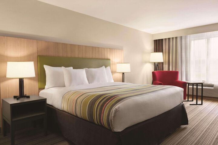 1 King Bed Accessible (4 of 16)