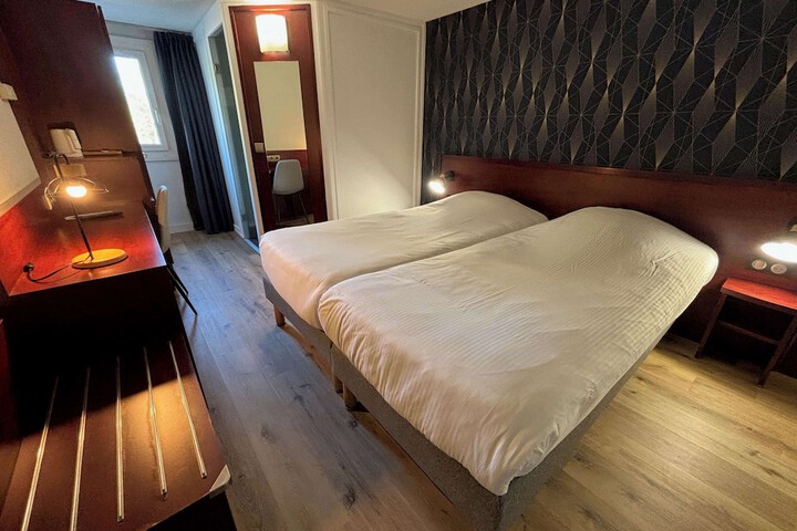 Room 13 of 45