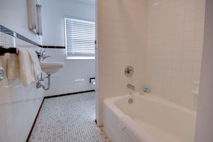 2 Double Beds (4 of 16)