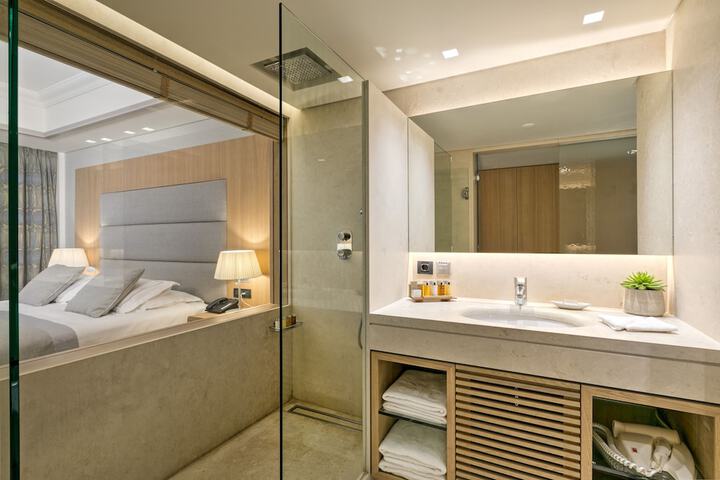 Room 15 of 195