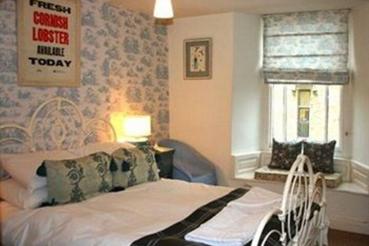 Room 6 of 10