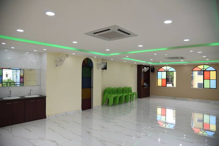 Business Center 48 of 81