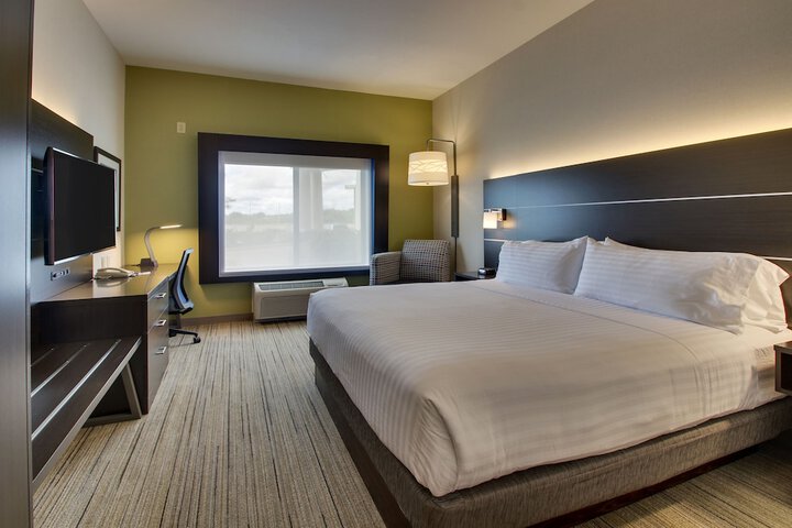 1 King Bed (5 of 37)