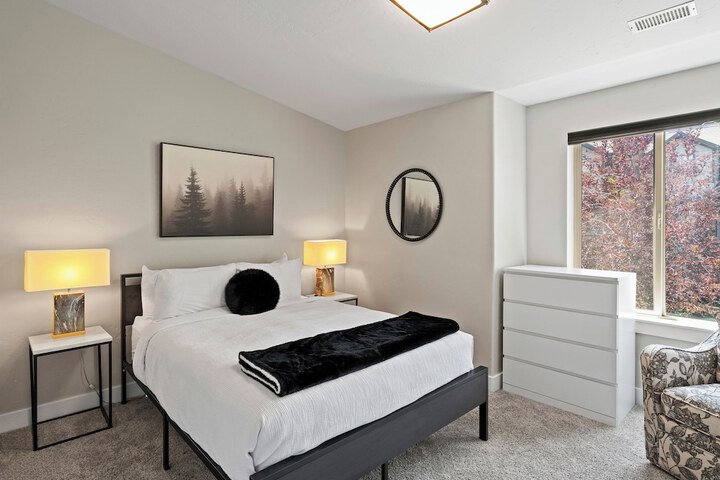 Room 12 of 142