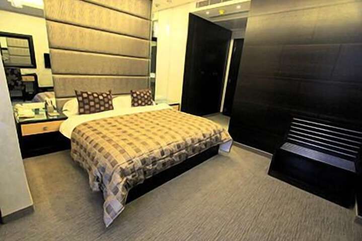 Room 6 of 37