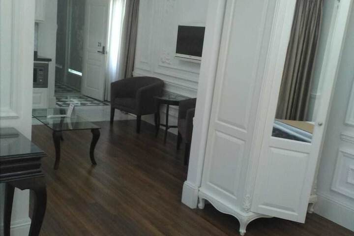Room 8 of 10