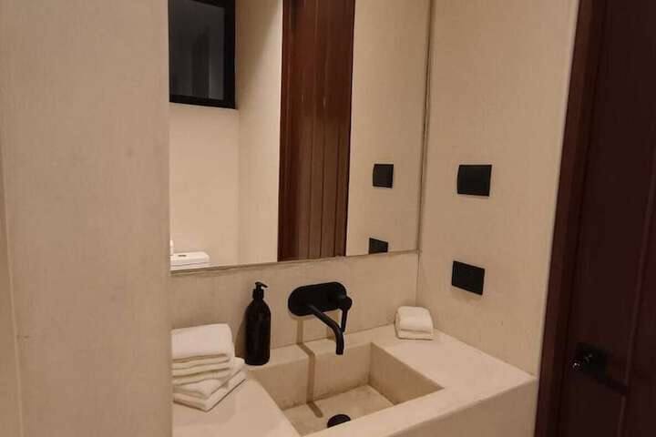 Room 34 of 79