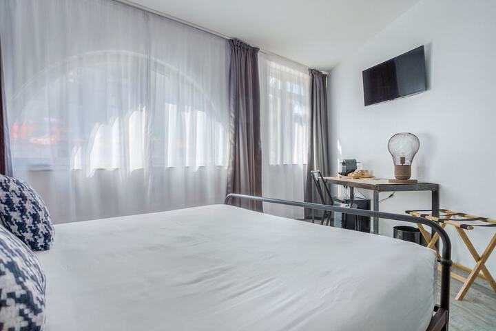 Room 20 of 127