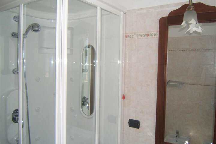 Room 27 of 65