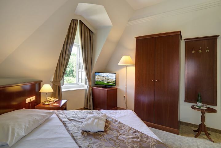 Room 35 of 128