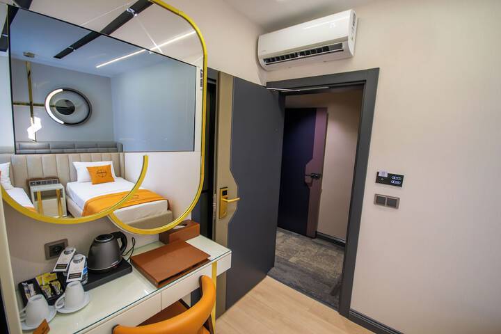 Room 47 of 106