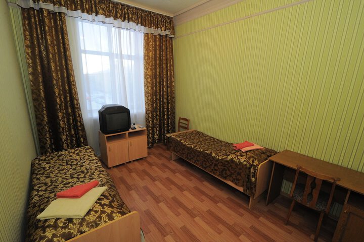 Room 9 of 100