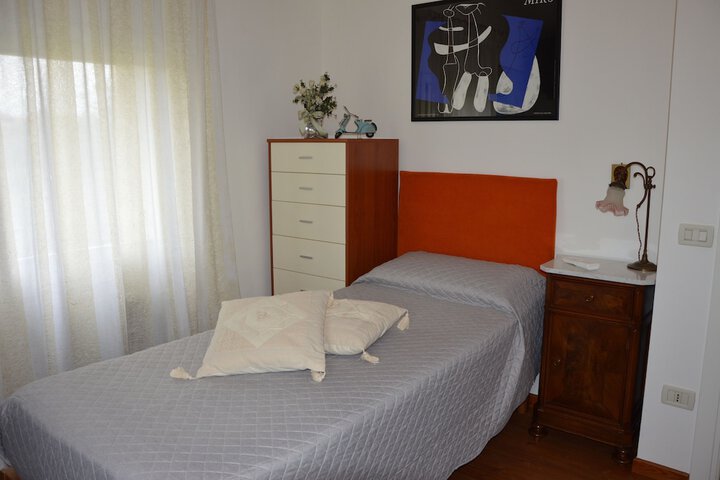 Room 5 of 20