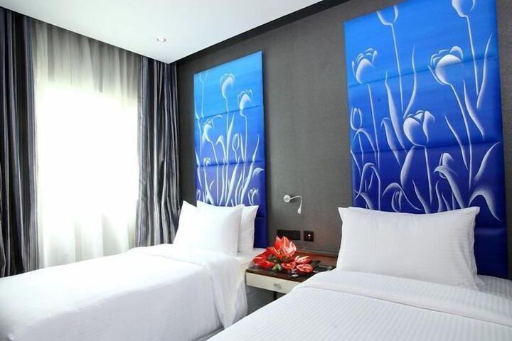 Room 13 of 28