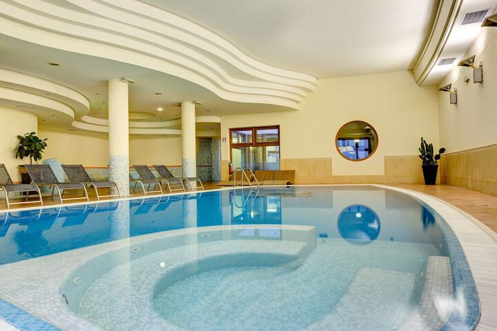 Pool 42 of 95