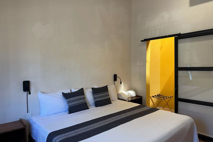 Room 13 of 37
