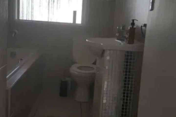 Room 6 of 13