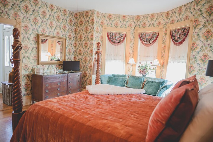 Room 5 of 52